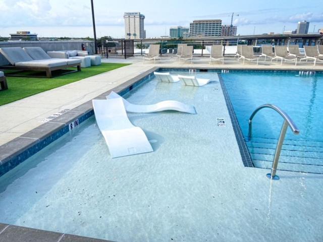 Upscale Condo Full Kitchen Balcony Rooftop Pool Jacksonville Exterior photo